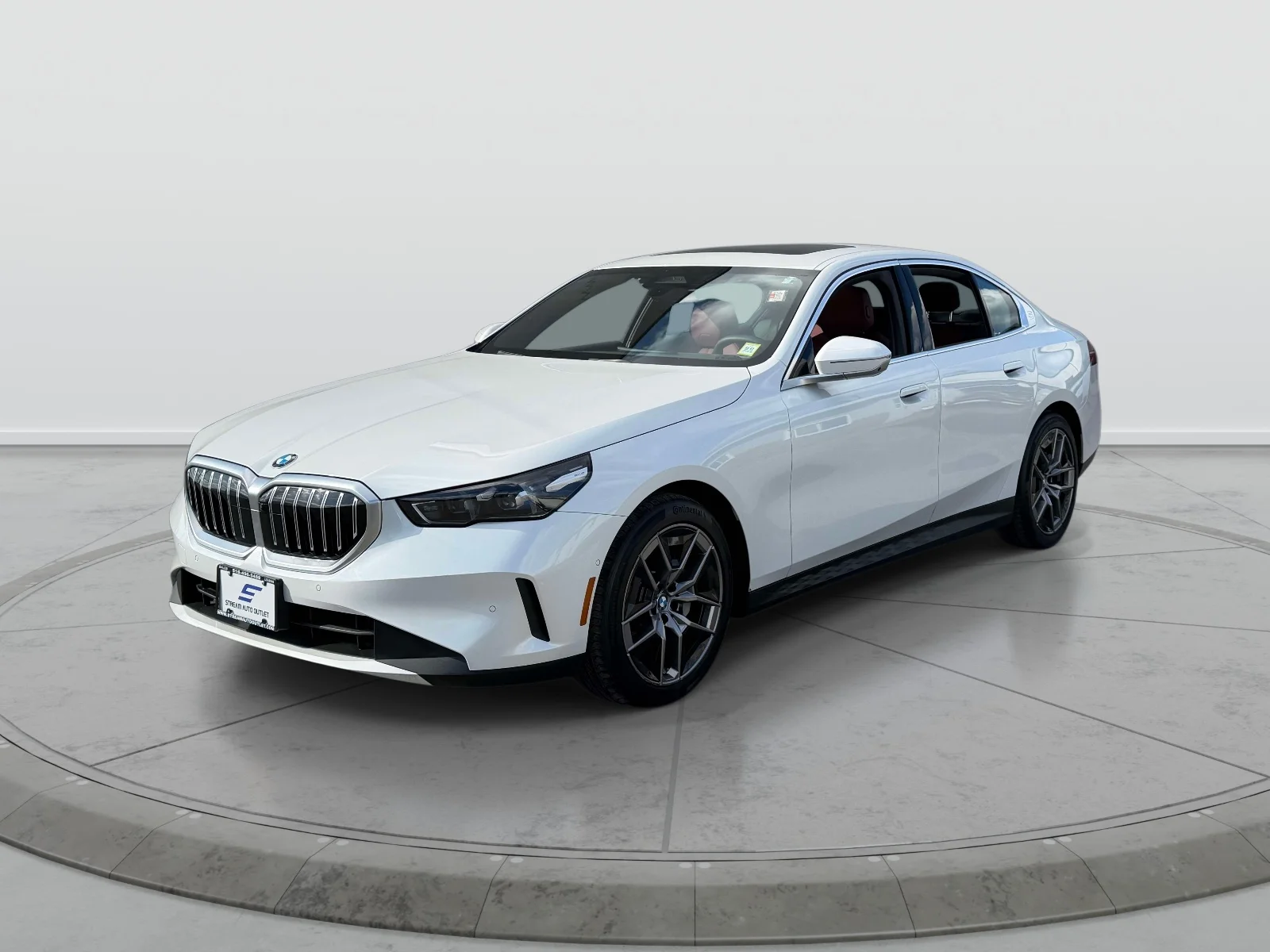 Used 2026 White BMW 530i xDrive image 3