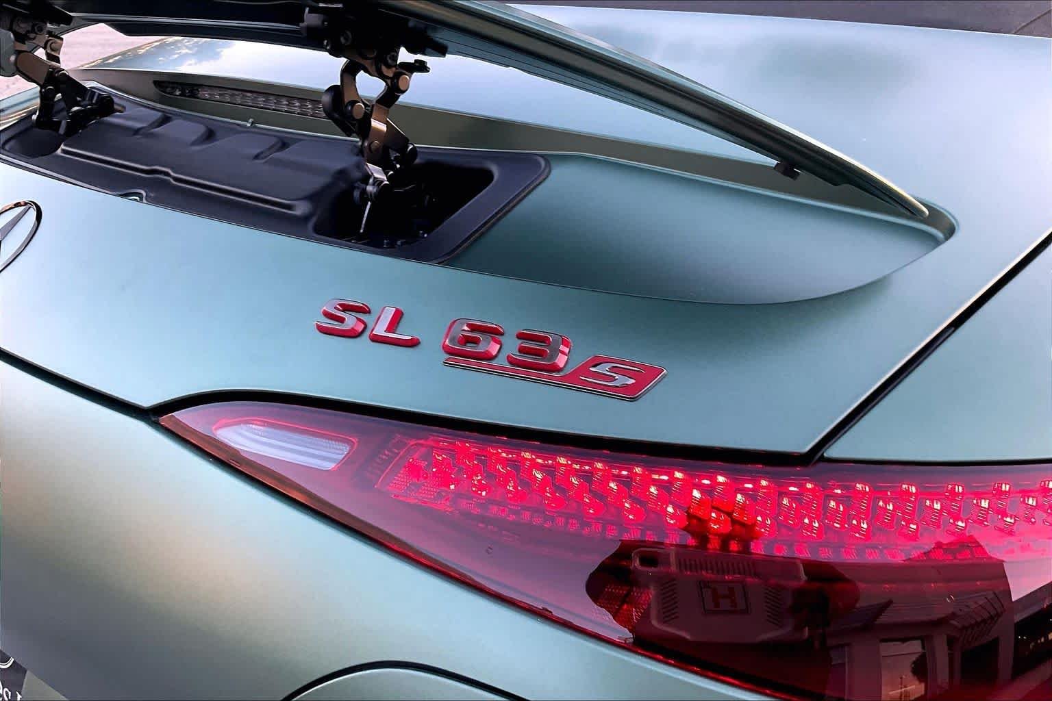 New 2026 MANUFAKTUR exclusive Ireland mid green magno Mercedes-Benz AMG® SL 63 S E Performance Roadster image 6