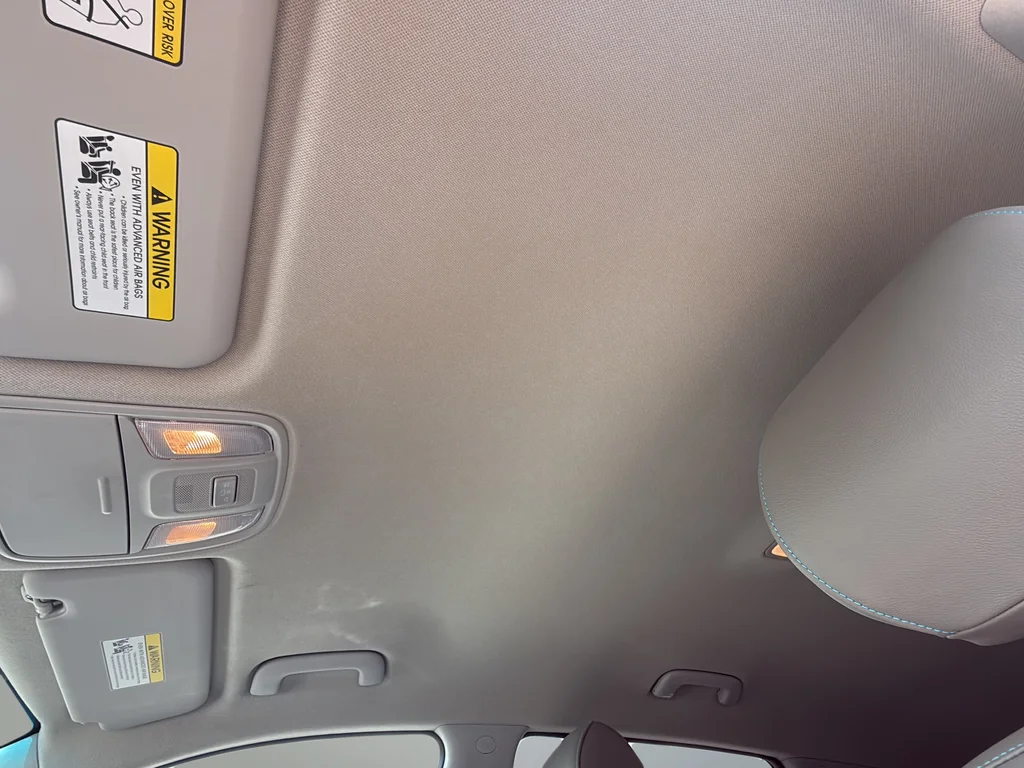 Used 2019 White Kia EX image 19