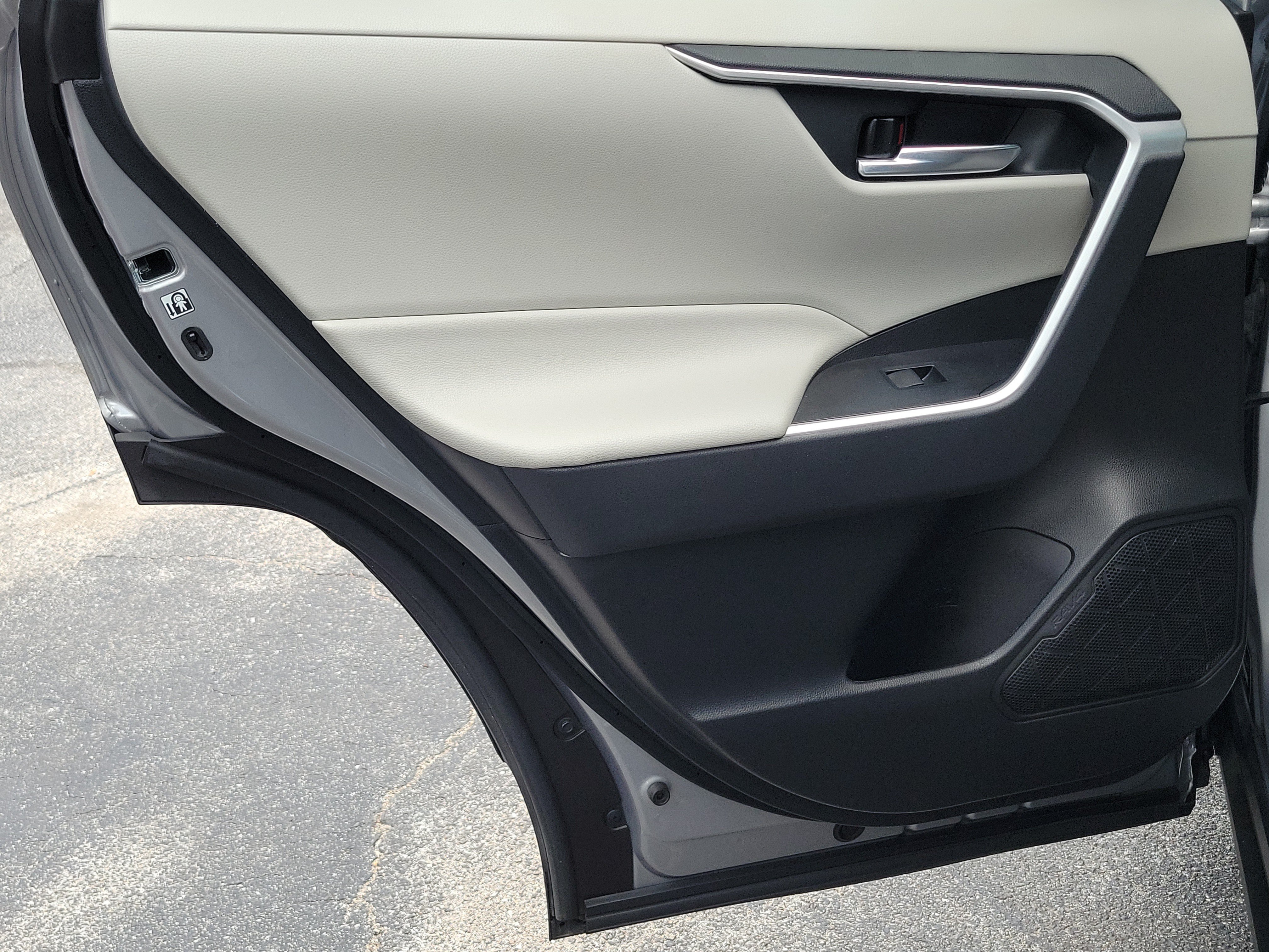 Used 2020 Silver Sky Metallic Toyota XLE image 14