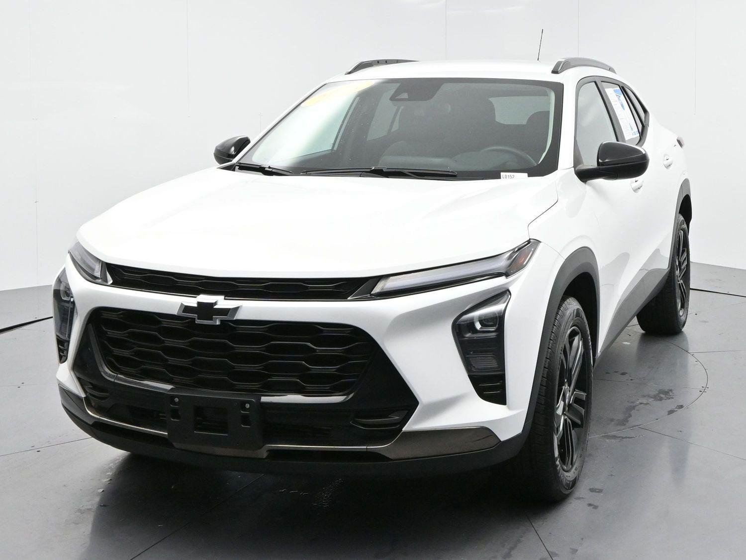 Used 2025 Summit White Chevrolet ACTIV image 3