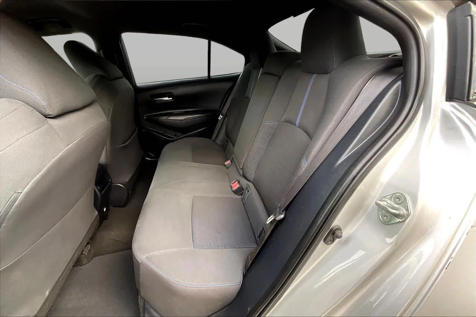 Used 2020 Classic Silver Metallic Toyota SE image 19