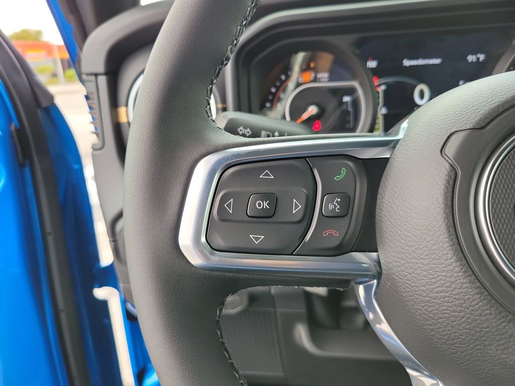New 2026 Hydro Blue Pearl-Coat Exterior Paint Jeep Sahara image 25