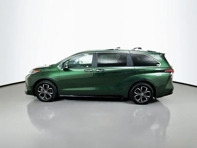 Used 2025  Toyota Platinum image 4
