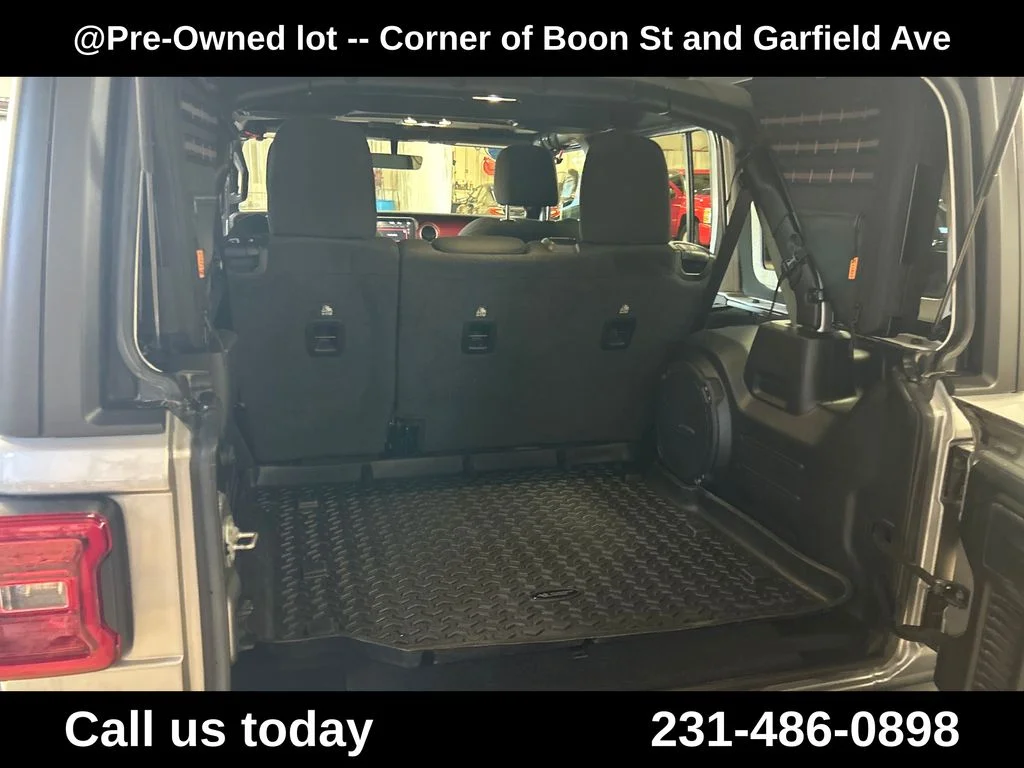 Used 2021 Silver Jeep Unlimited Rubicon image 22