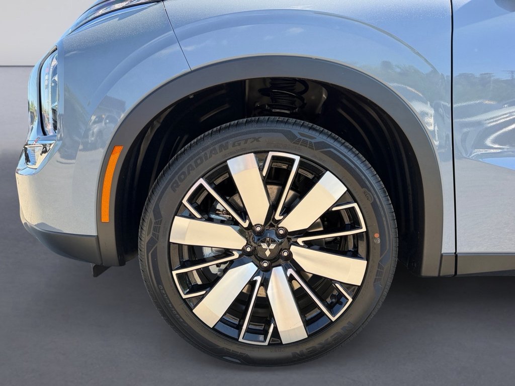 New 2026 Moonstone Gray Metallic Mitsubishi SE image 9