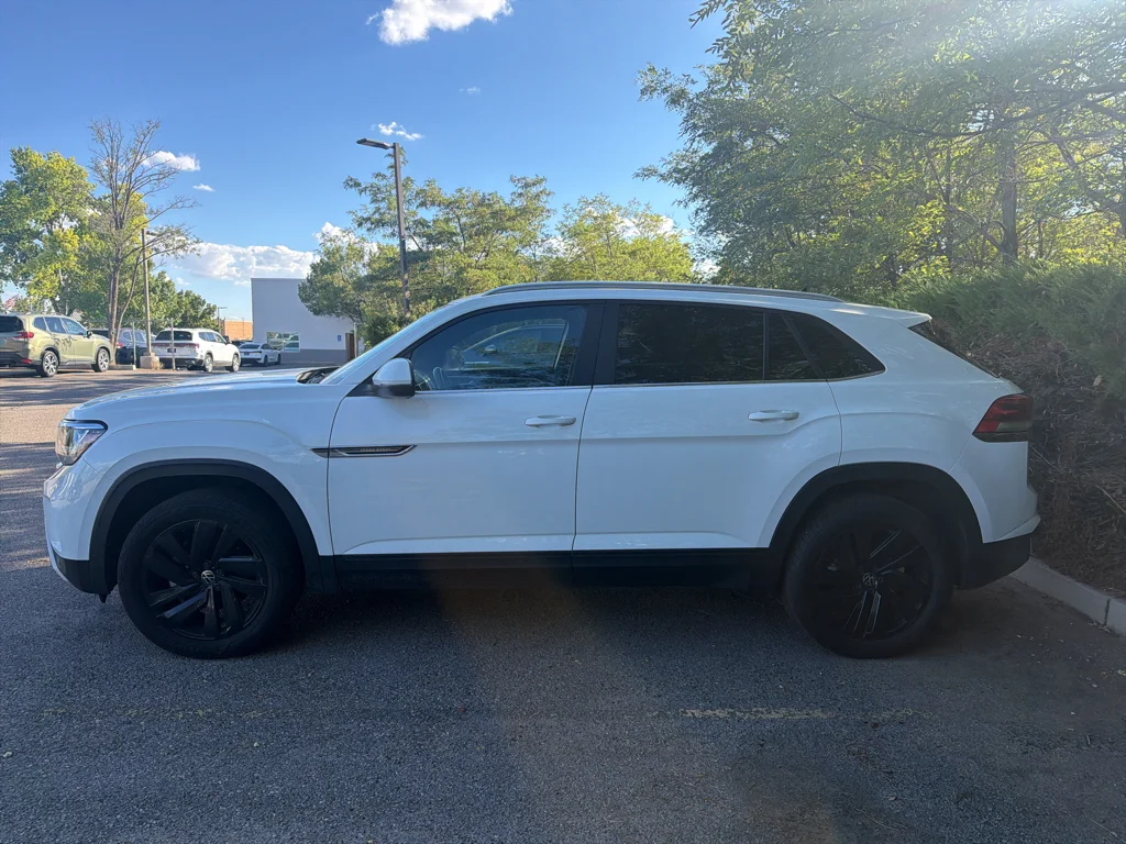 Used 2022 Pure White Volkswagen 2.0T SE w/Technology 4Motion image 5