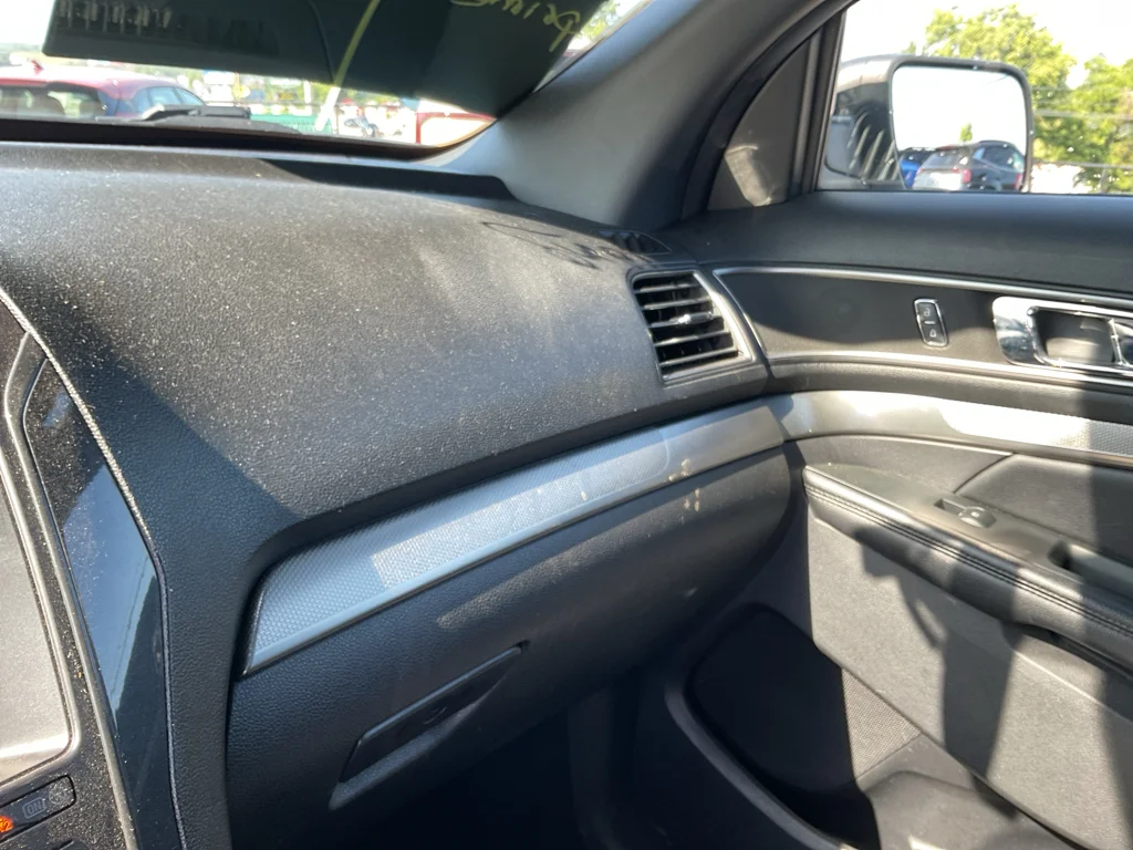Used 2019 White Platinum Metallic Tri-Coat Ford XLT image 23