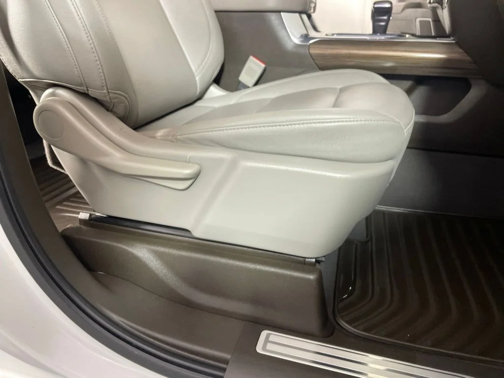 Used 2024 Summit White Chevrolet LT image 25