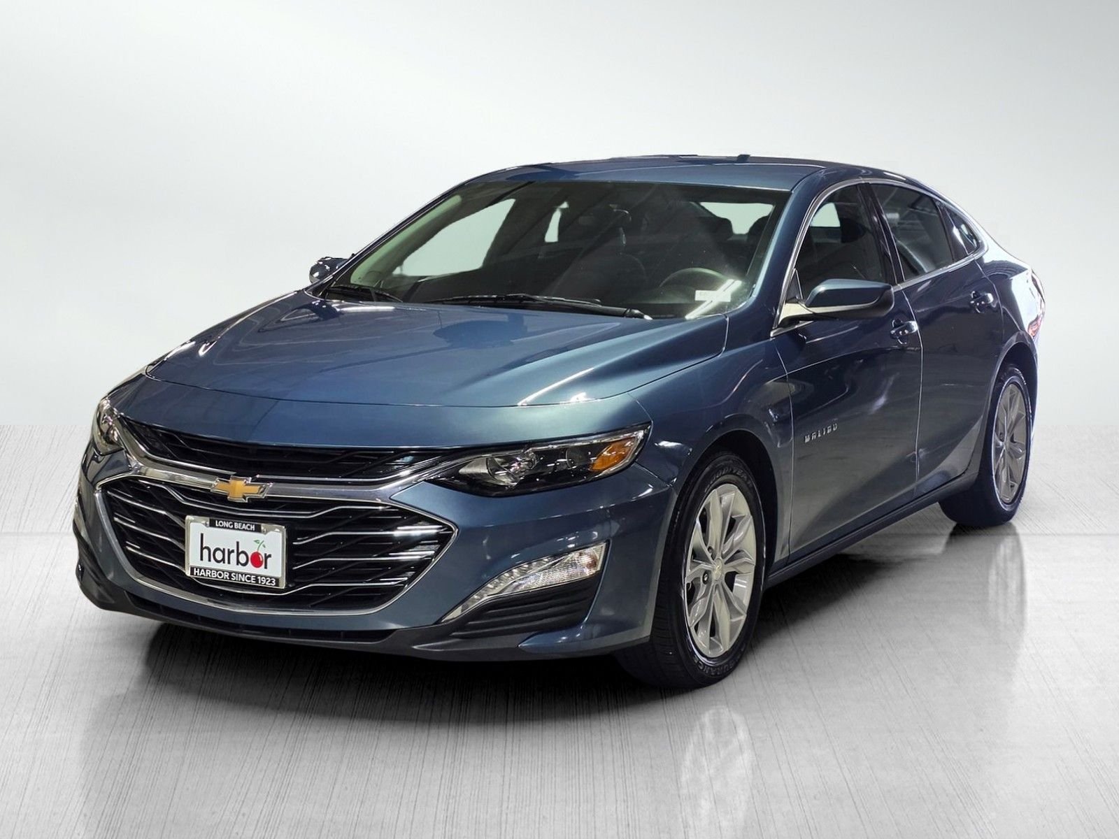 Used 2024 Lakeshore Blue Metallic Chevrolet LT image 3