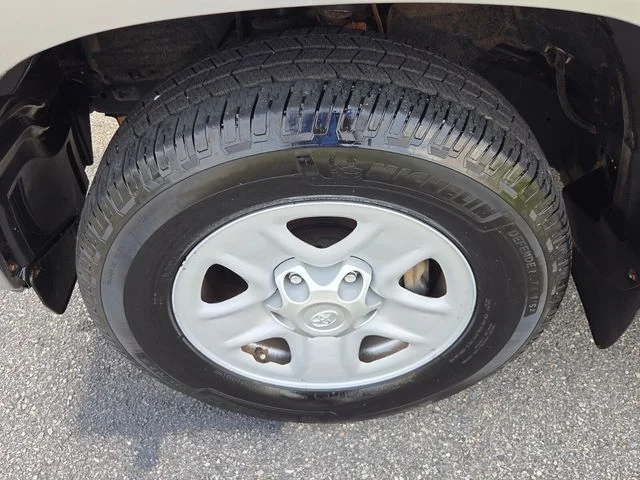 Used 2018 Silver Toyota SR5 image 16