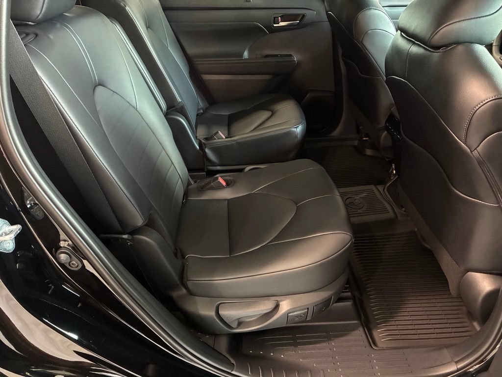 New 2026 Midnight Black Metallic Toyota XLE image 18