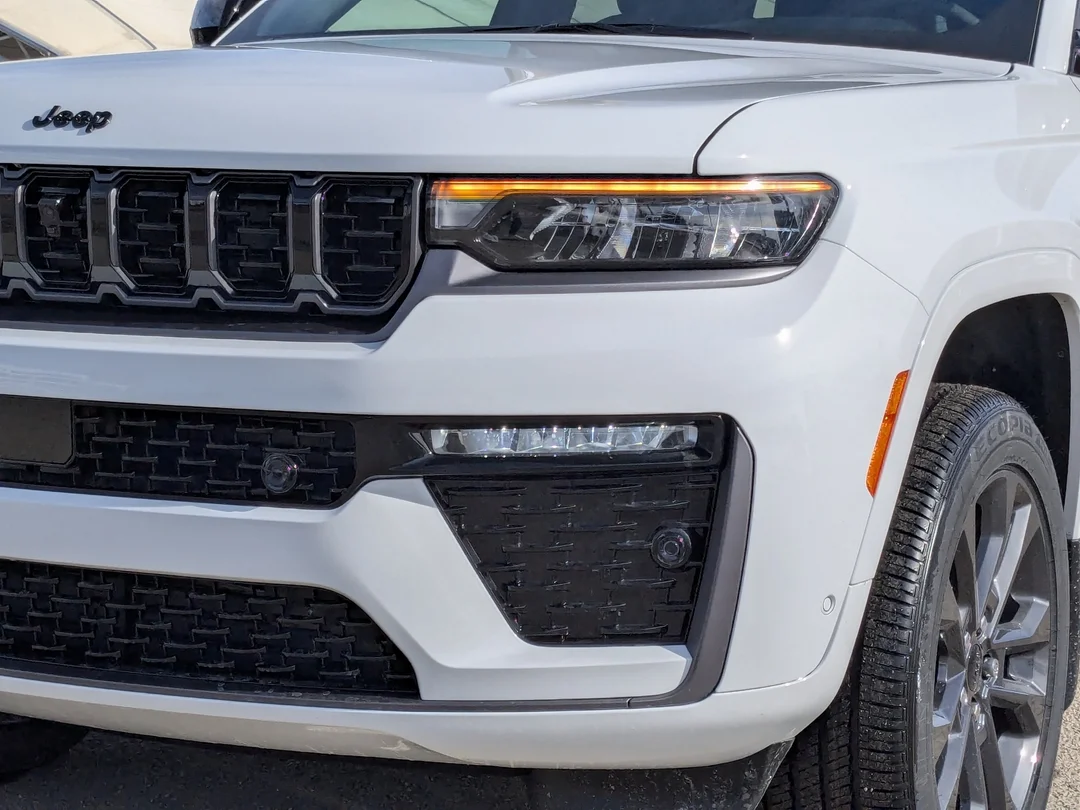 New 2026 White Jeep Limited Reserve - - 4x4 - Pano Sunroof - 6- Passenger Seating - Trailer Tow - Vent Seats & More! image 12