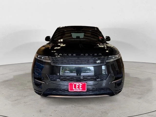 Used 2023 Black Land Rover SE Dynamic image 9