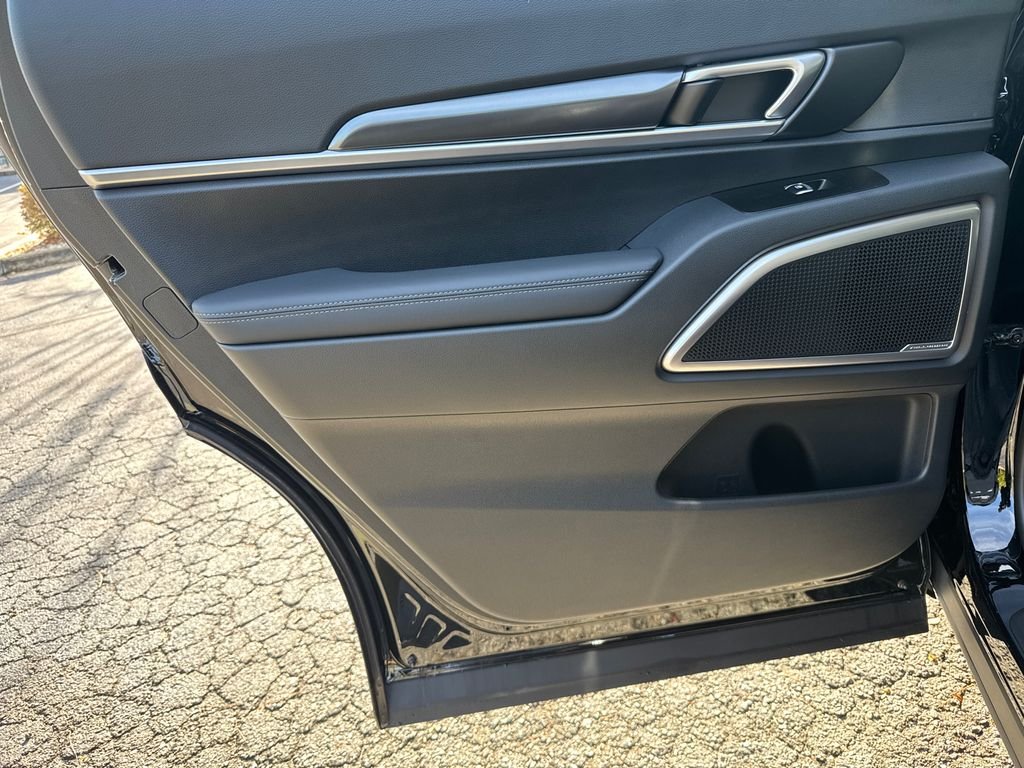 Used 2025 Black Kia S image 22
