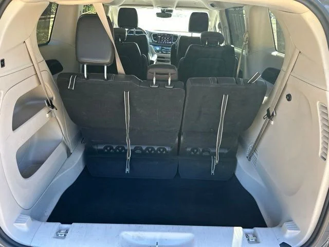 Used 2022 Ceramic Gray Clearcoat Chrysler Touring L image 26