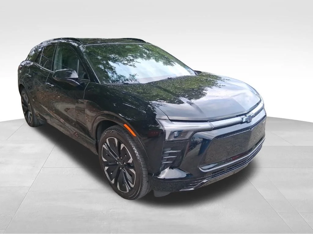 Used 2025 Black Chevrolet RS image 3