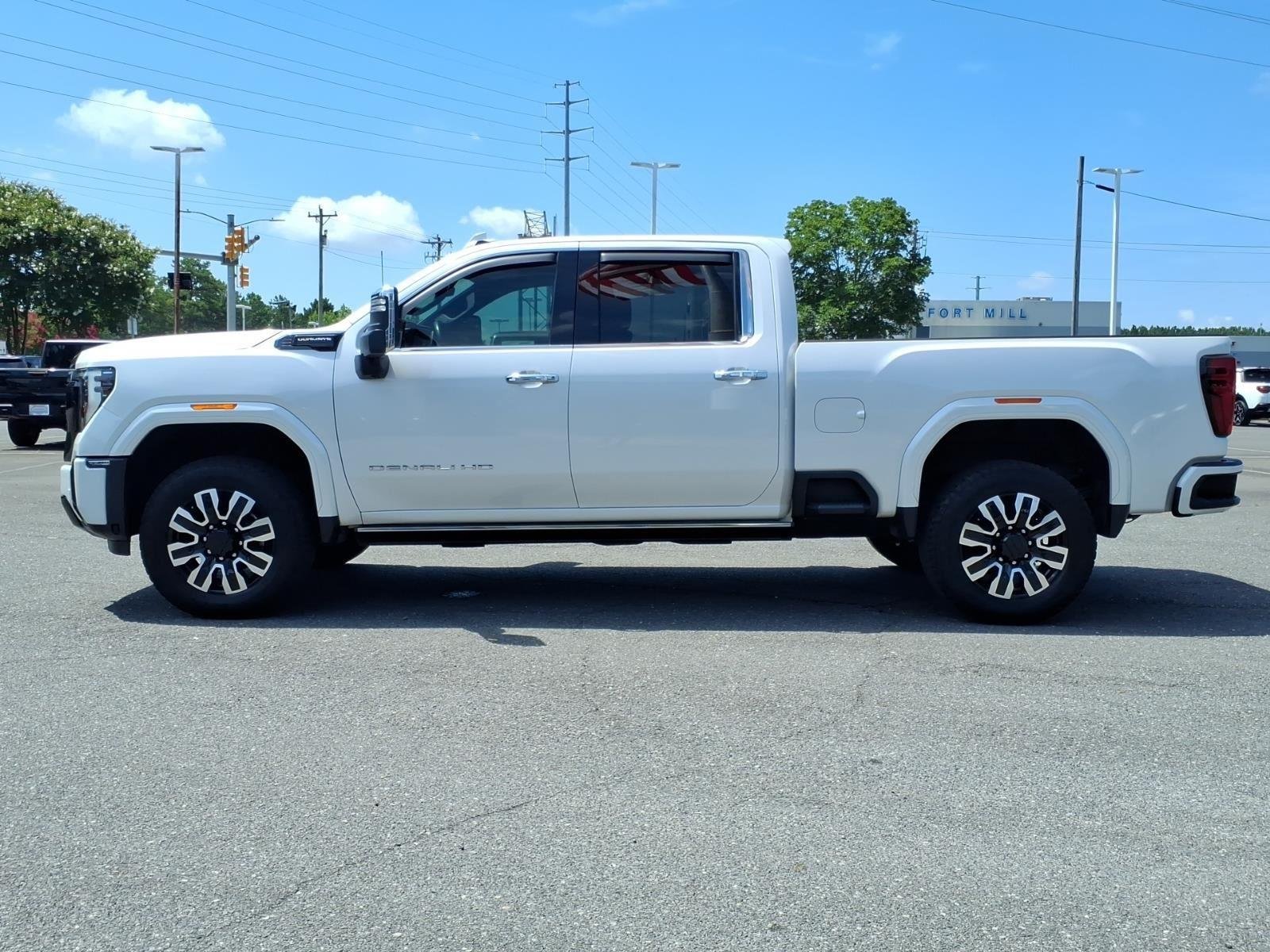 Used 2025 White Frost Tricoat GMC Denali Ultimate image 3