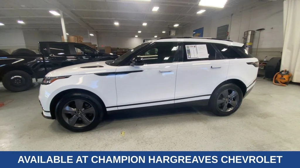 Used 2025 Fuji White Land Rover Dynamic SE image 6