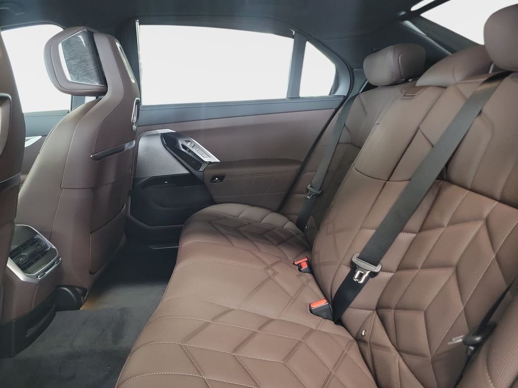 New 2026 Mineral White Metallic BMW 750e xDrive image 8