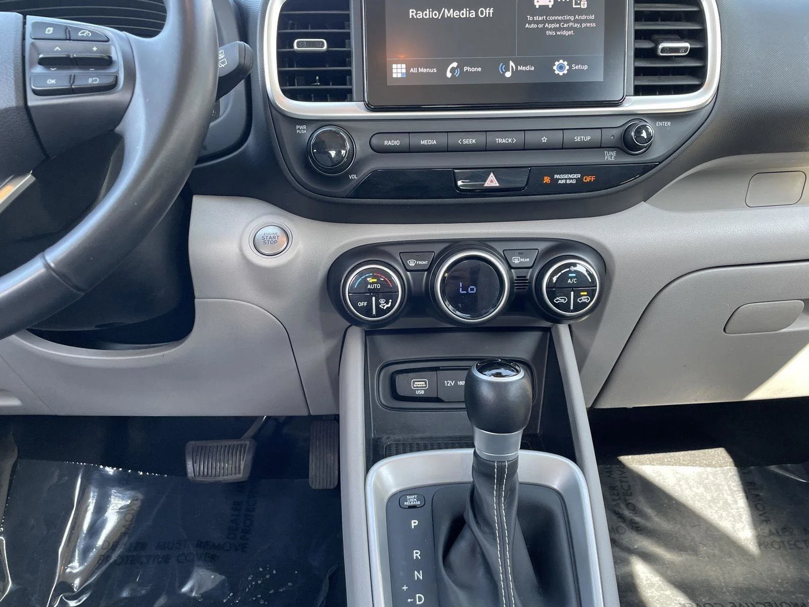 Used 2024 Lunar White Hyundai SEL image 17