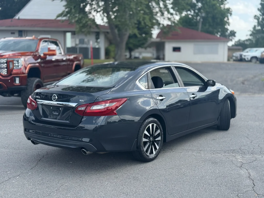 Used 2018 Storm Blue Nissan 2.5 SV image 7