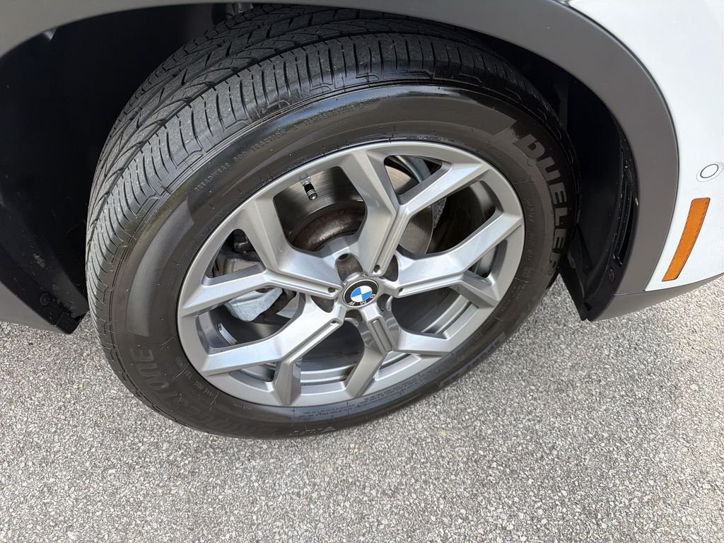 Used 2024 White BMW xDrive30i image 19