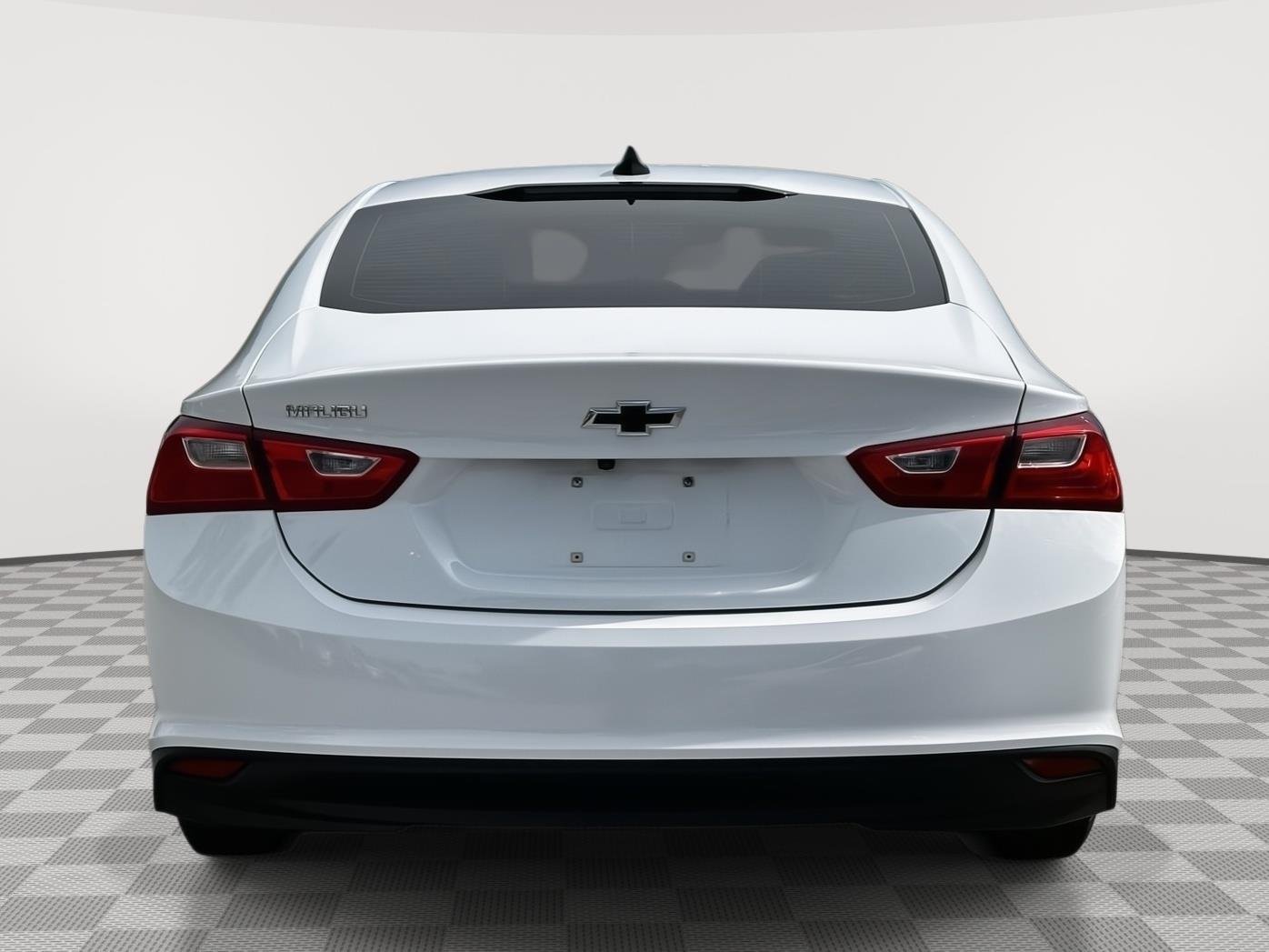 Used 2021 Summit White Chevrolet LS image 4