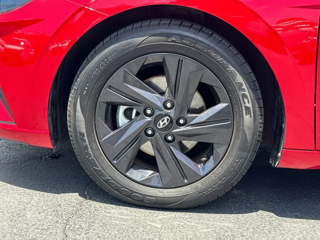 Used 2023 Red Hyundai SEL image 6