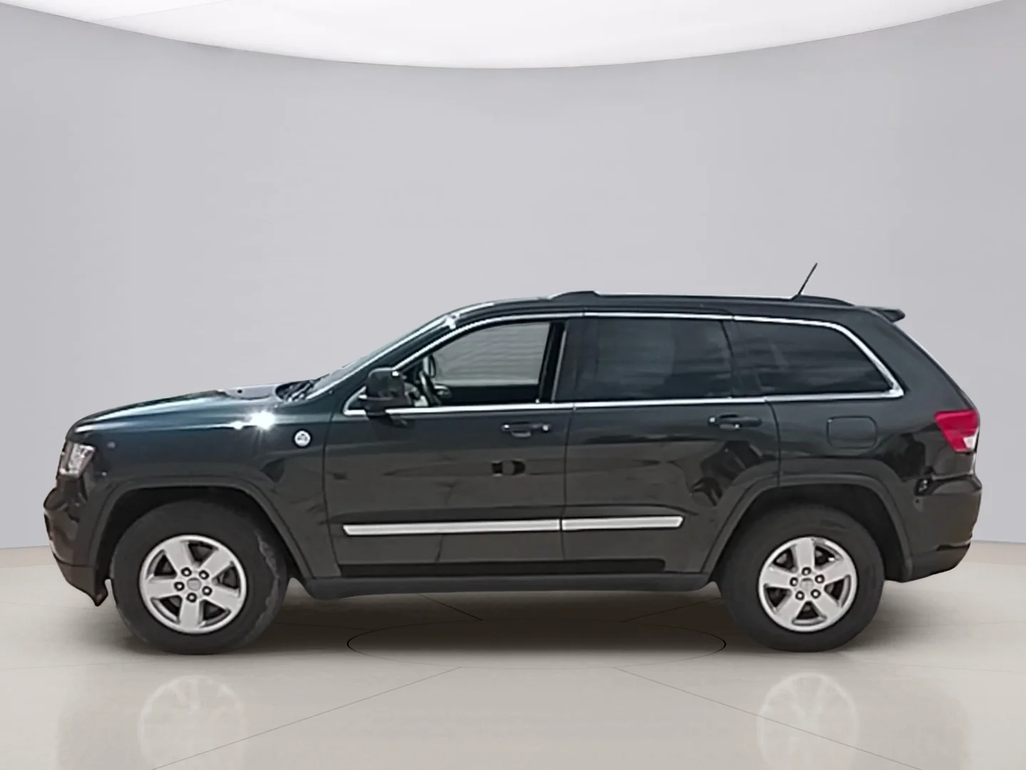 Used 2013 Grey Jeep LAREDO image 2