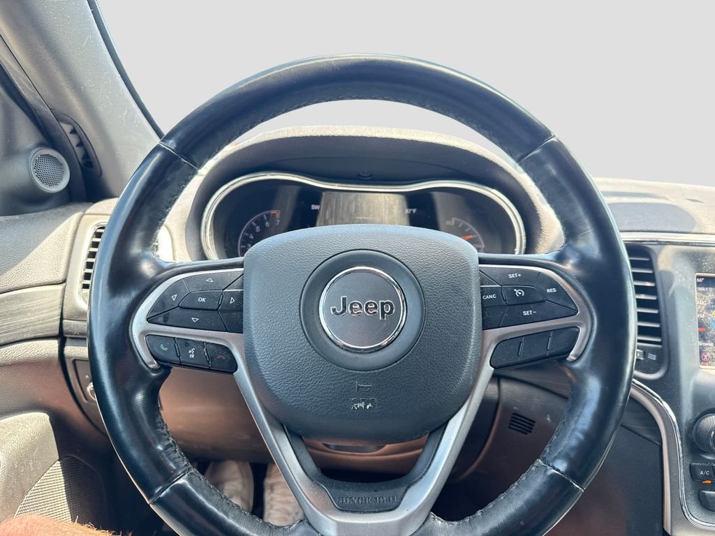 Used 2021 White Jeep Laredo E image 11