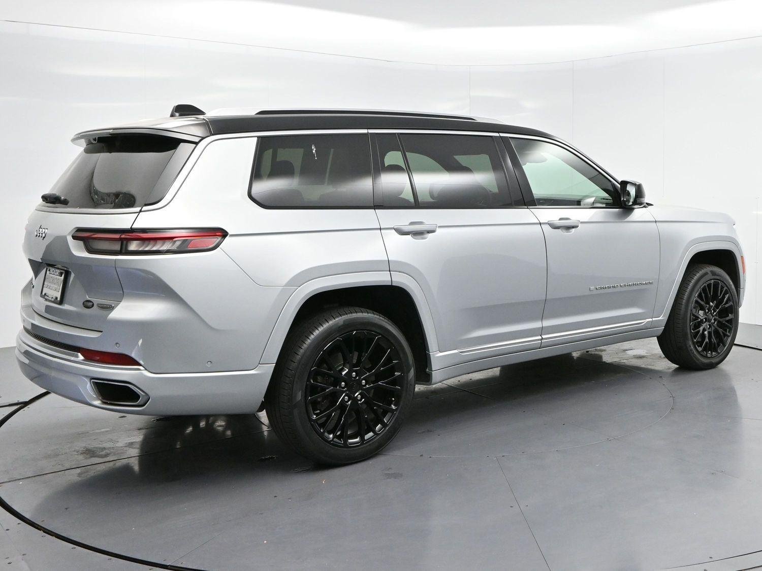 Used 2023 Silver Zynith Jeep Summit Reserve image 7