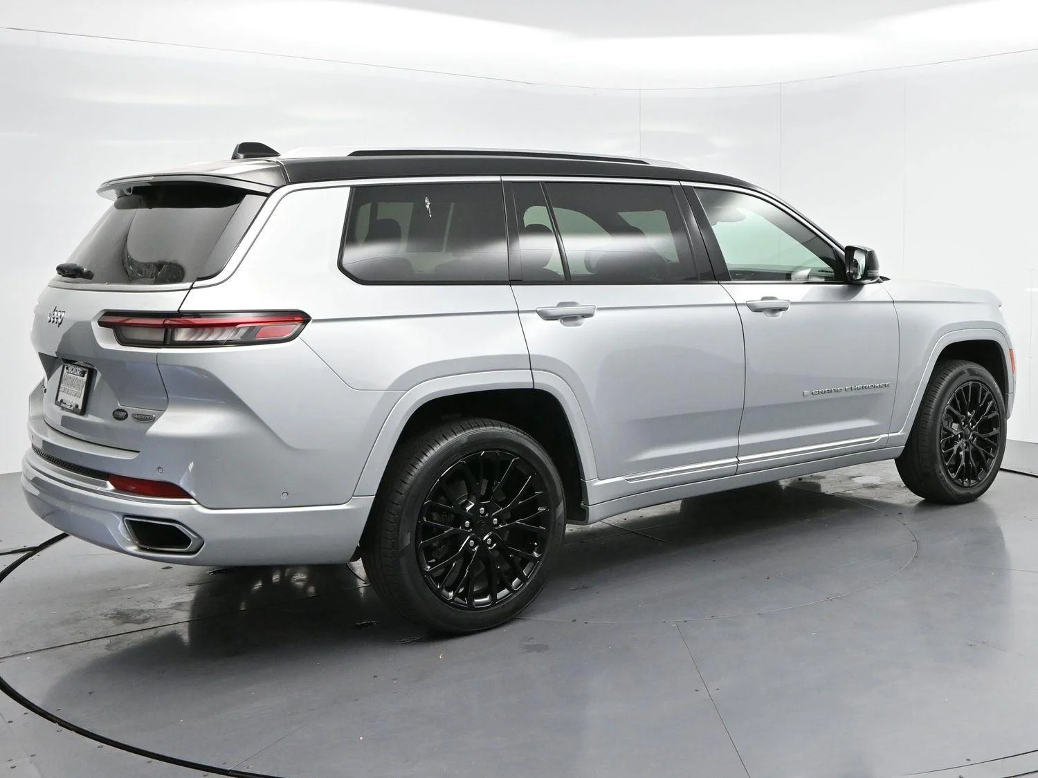 Used 2023 Silver Zynith Jeep Summit Reserve image 7