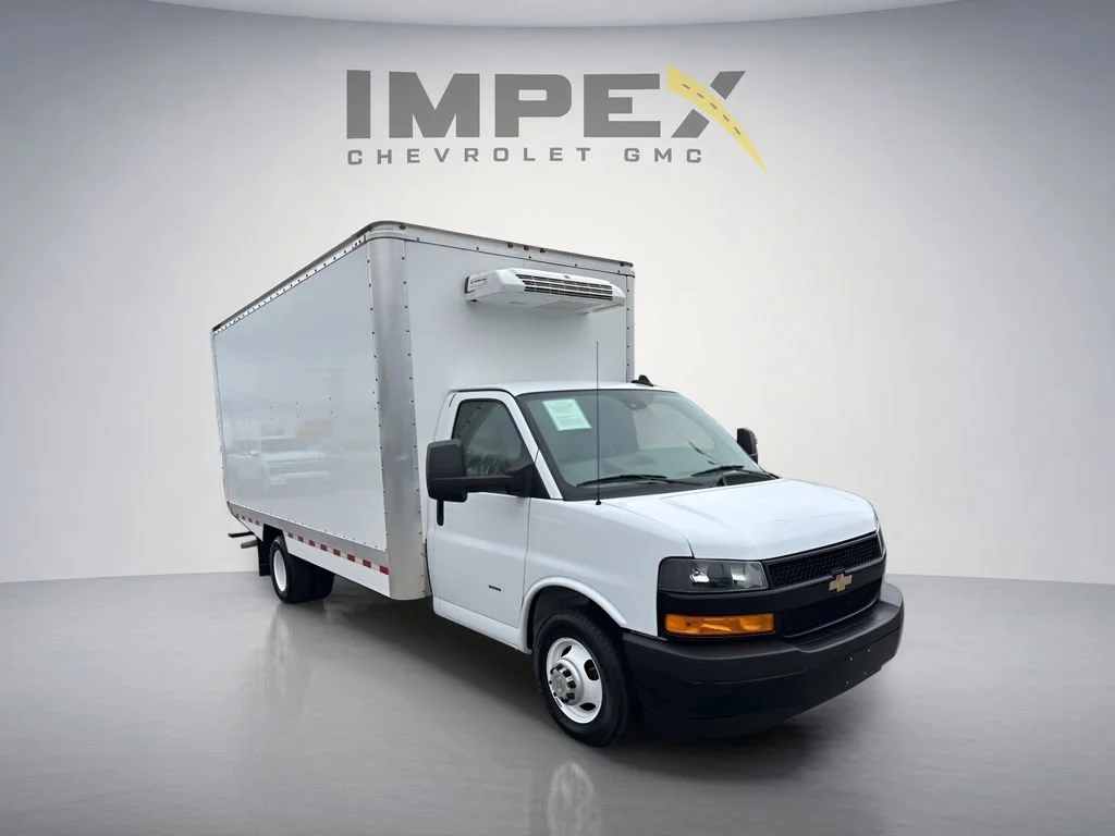 Used 2024 Summit White Chevrolet 1WT image 8