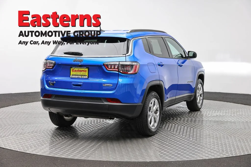 Used 2024 Blue Jeep Latitude image 5