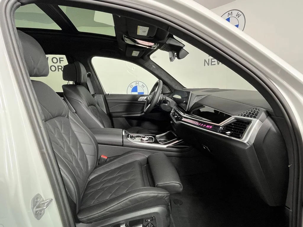 Used 2027 White Metallic BMW xDrive40i image 26
