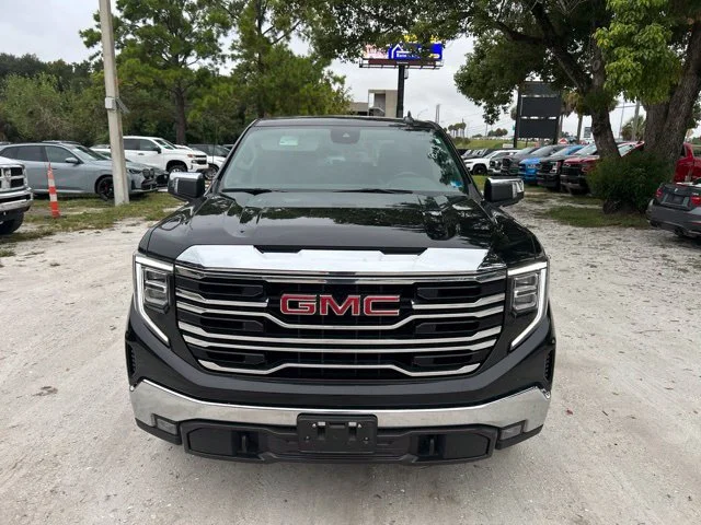 Used 2025 Onyx Black GMC SLT image 15