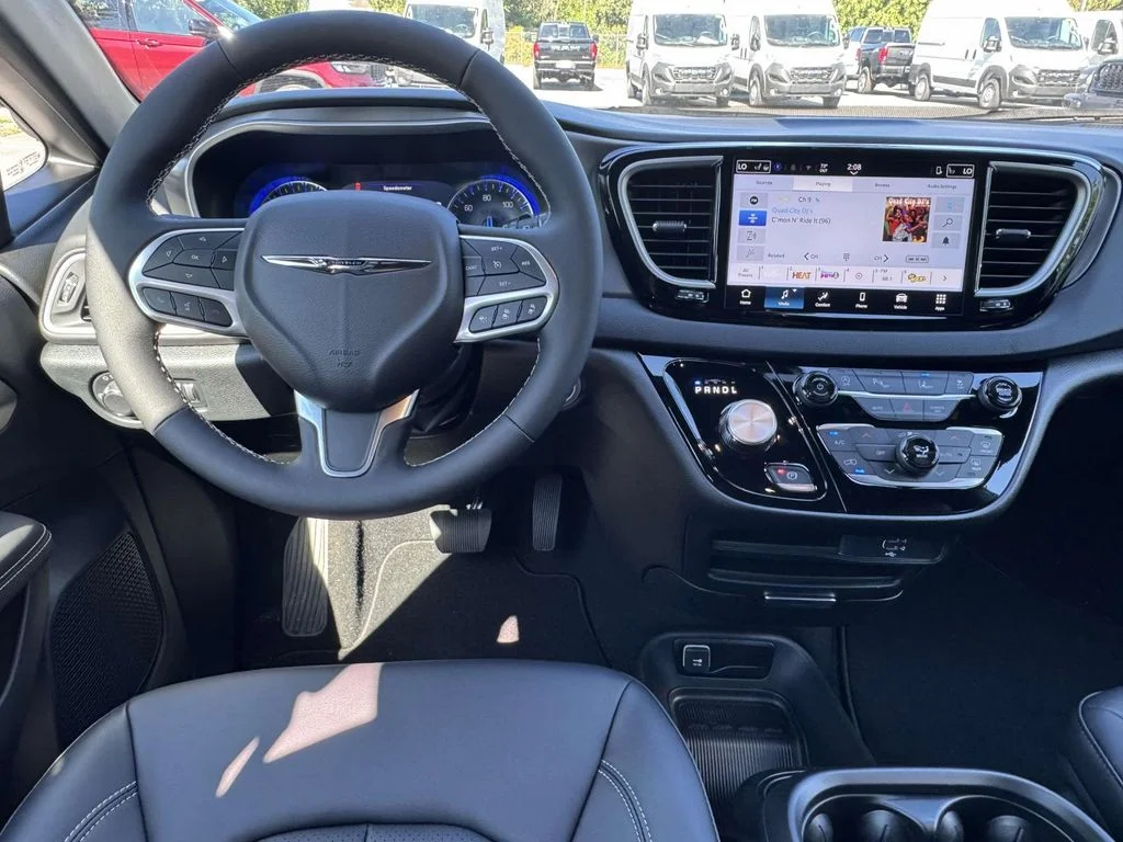 2026 Chrysler Voyager LX - Photo 17