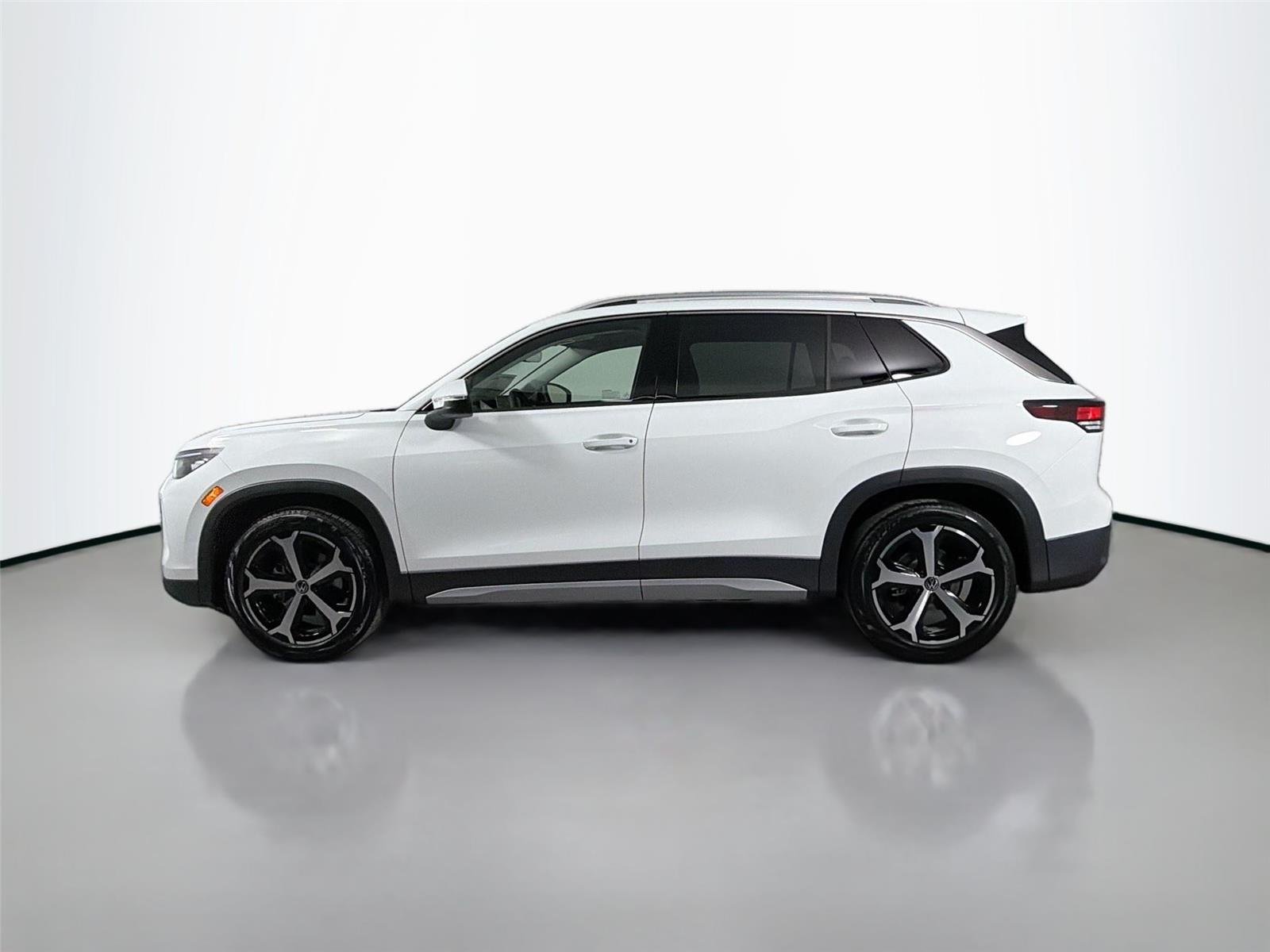 New 2026 Pure White Volkswagen SE image 8