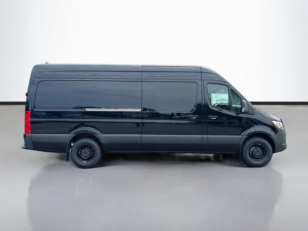 New 2026  Mercedes-Benz Cargo 170 WB image 2