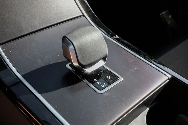 New 2026 Santorini Black Metallic Land Rover Autobiography image 28