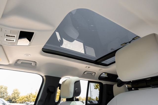 2026 Land Rover Defender 5