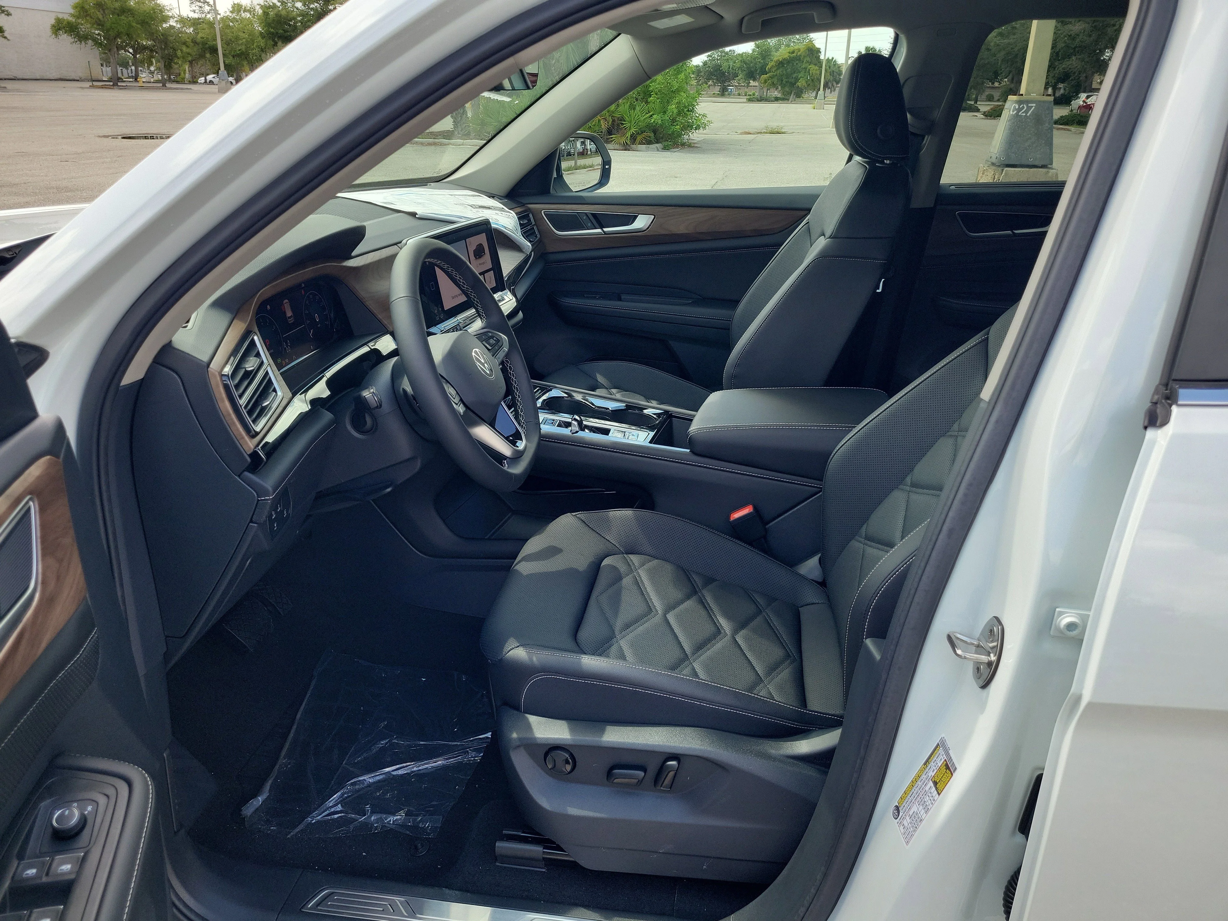 New 2026 White Volkswagen SE w/Technology image 16