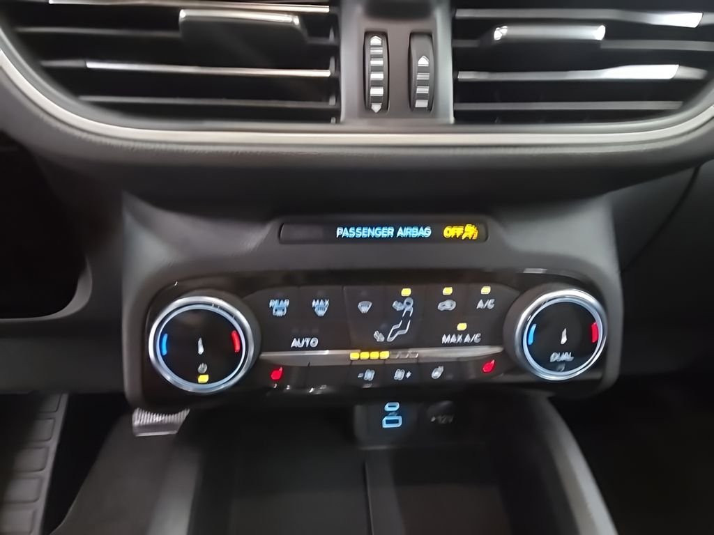 Used 2022 Blue Ford SE image 34
