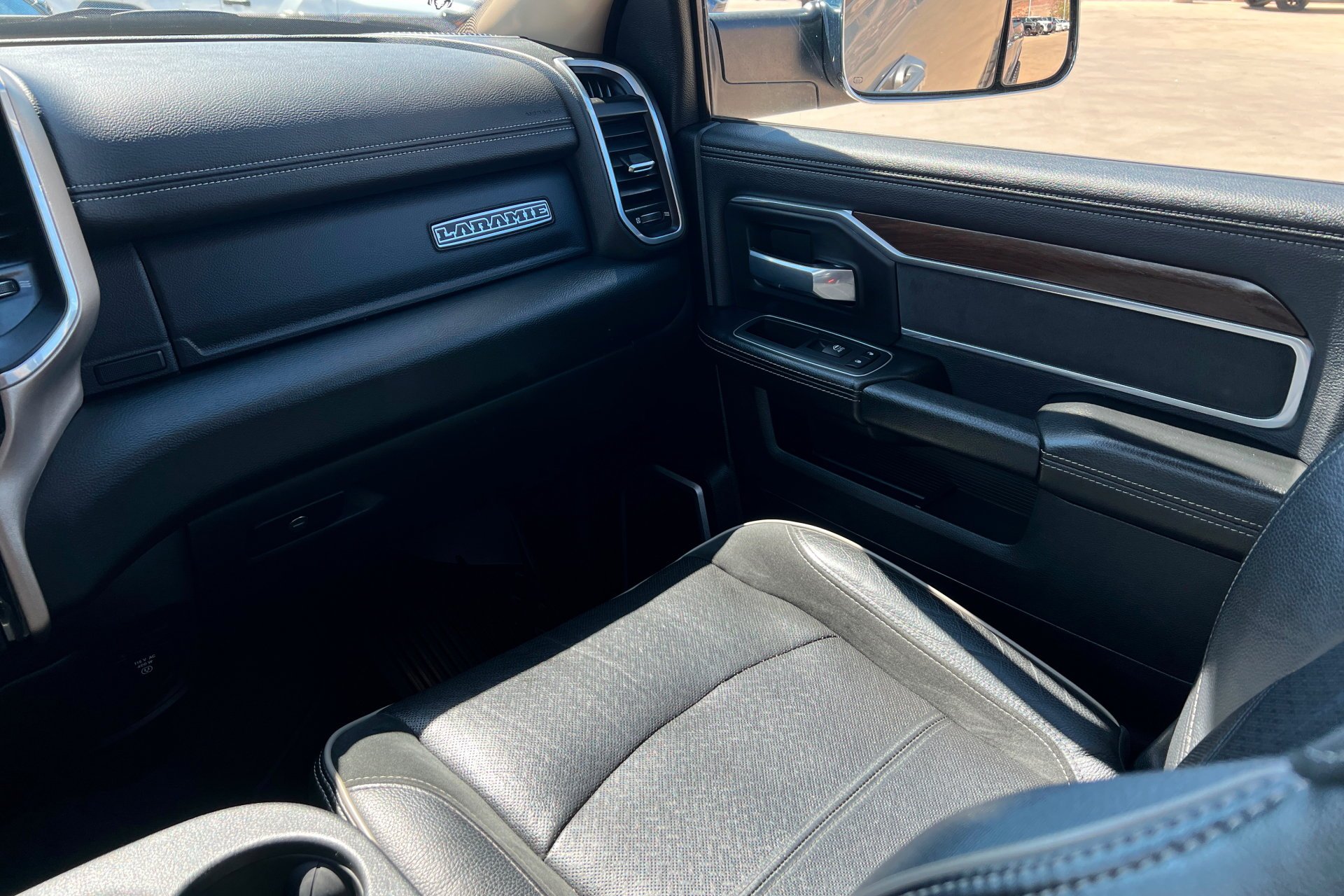 Used 2022 Billet Silver Metallic Clearcoat Ram Laramie image 11