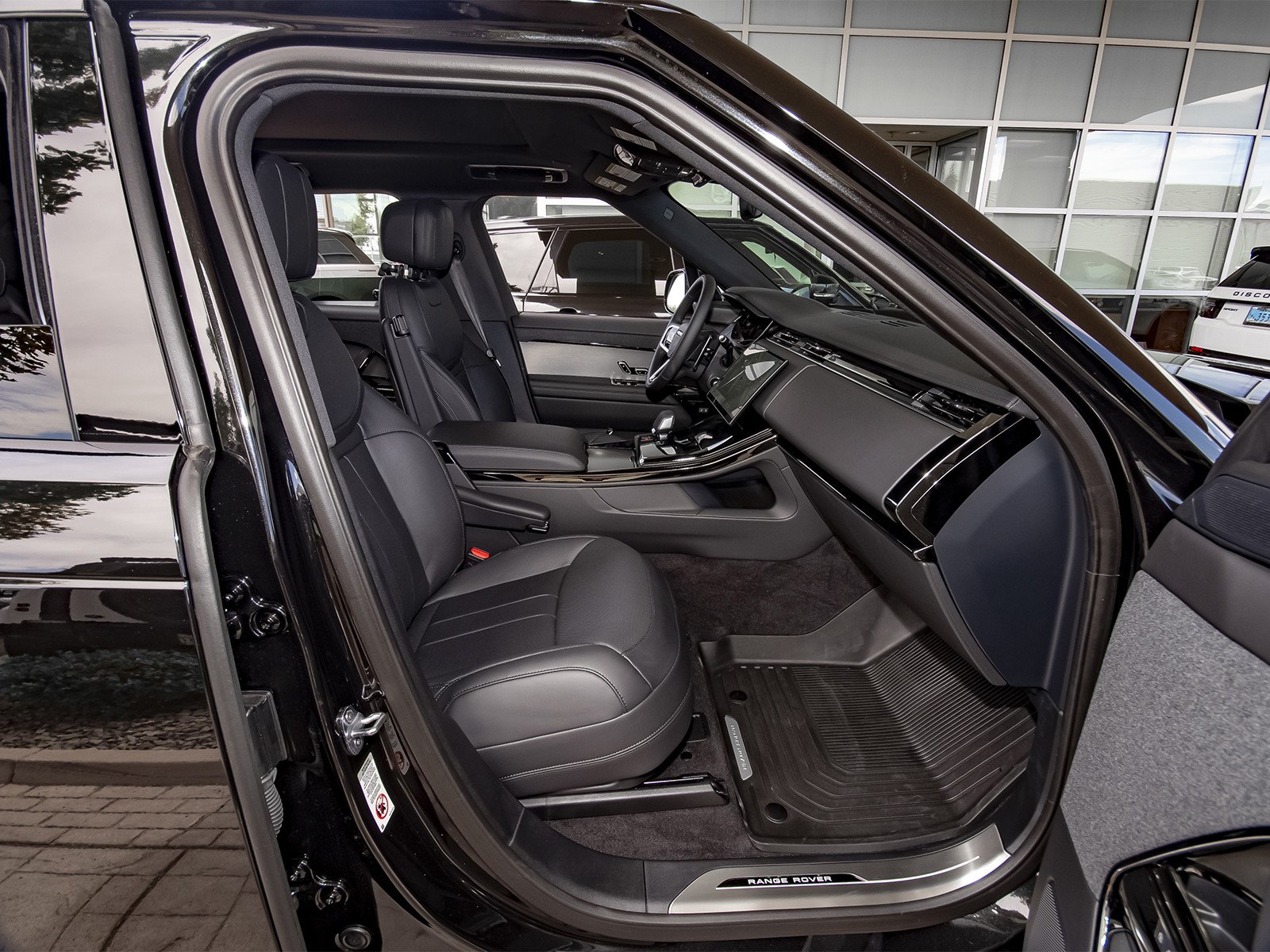 New 2026 Santorini Black Land Rover SE image 40