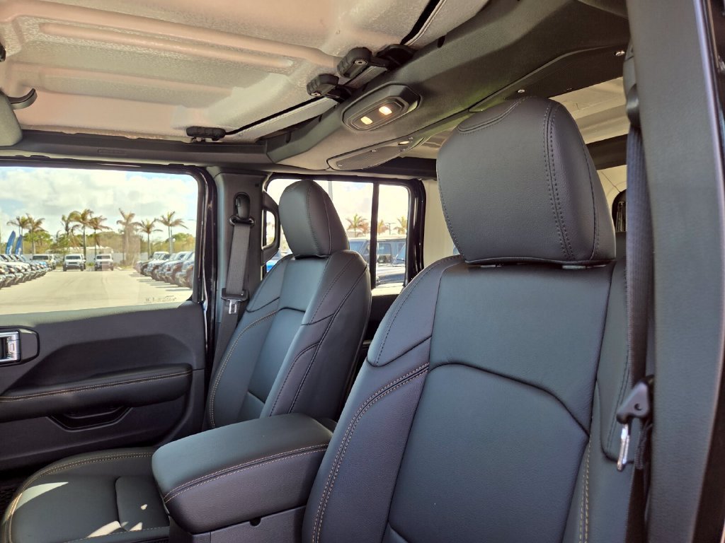 New 2026 Black Clear-Coat Exterior Paint Jeep Sahara image 12