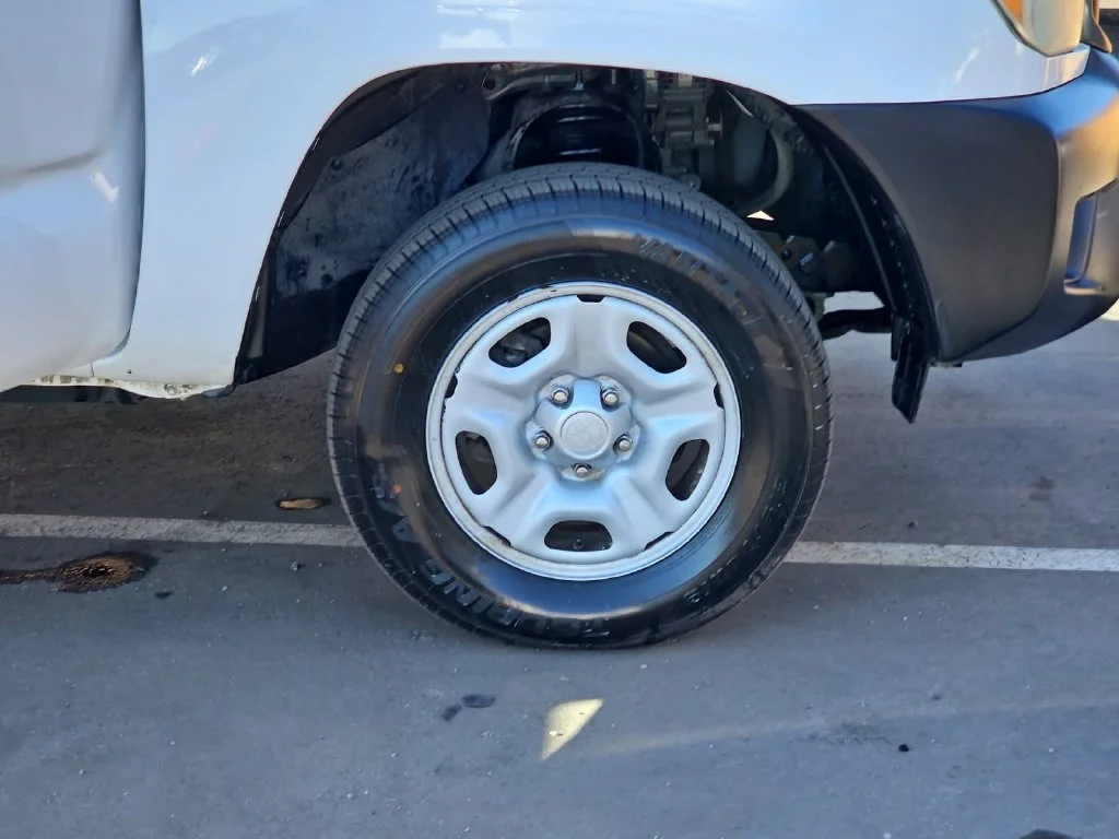 Used 2015 White Toyota Base image 37
