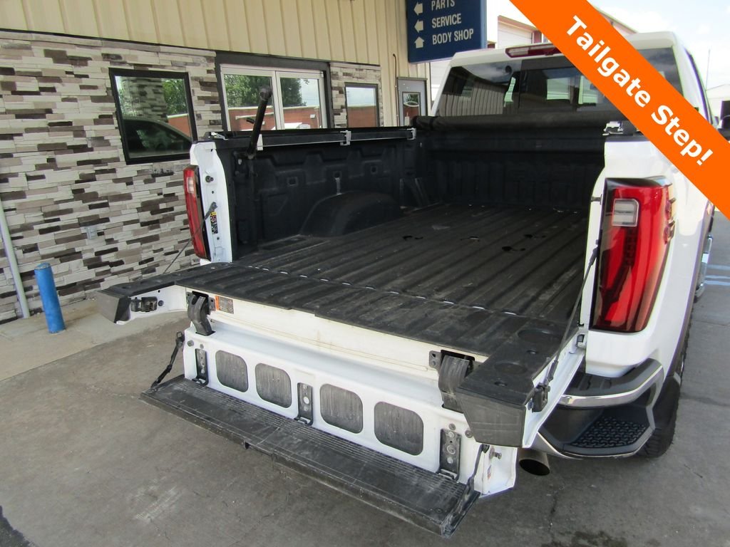 Used 2025 White GMC SLT image 25