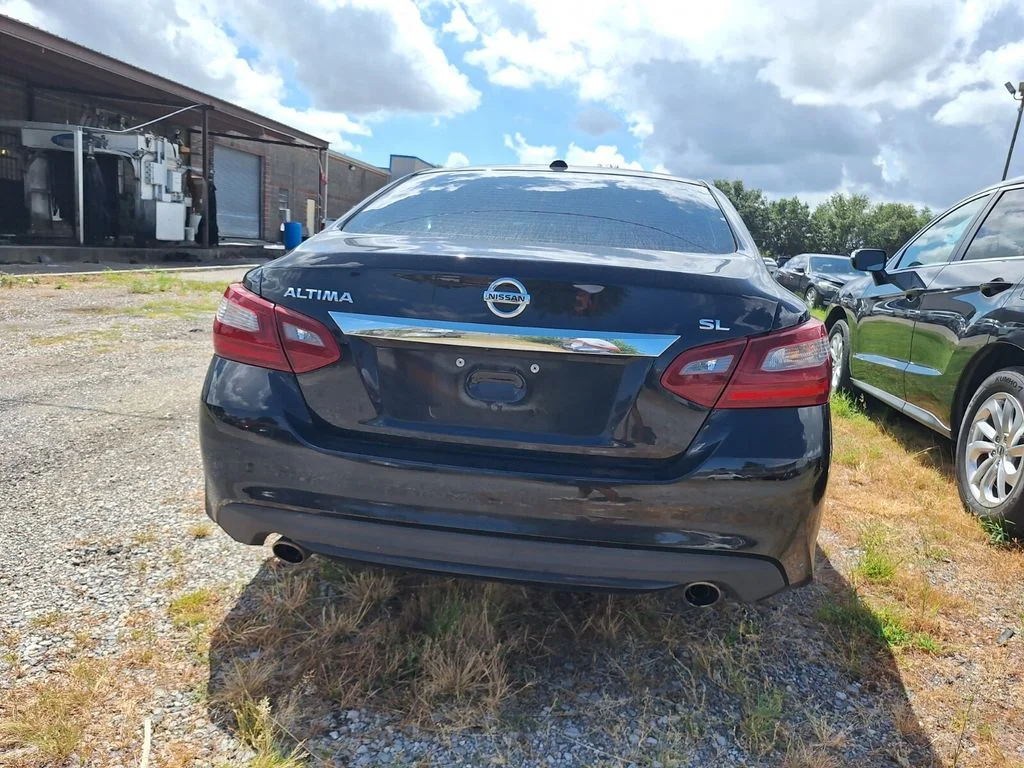 Used 2018 Super Black Nissan 2.5 SL image 4